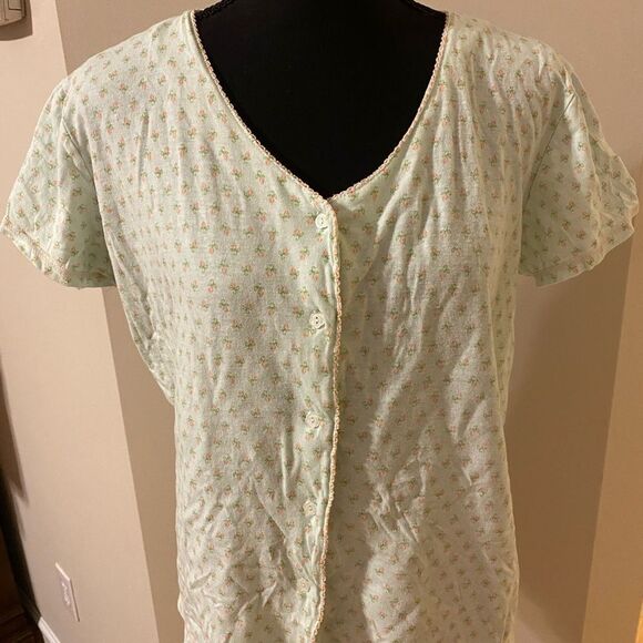 Vanity fair size medium two piece mint green with pink rose detail pajama set - Picture 2 of 15
